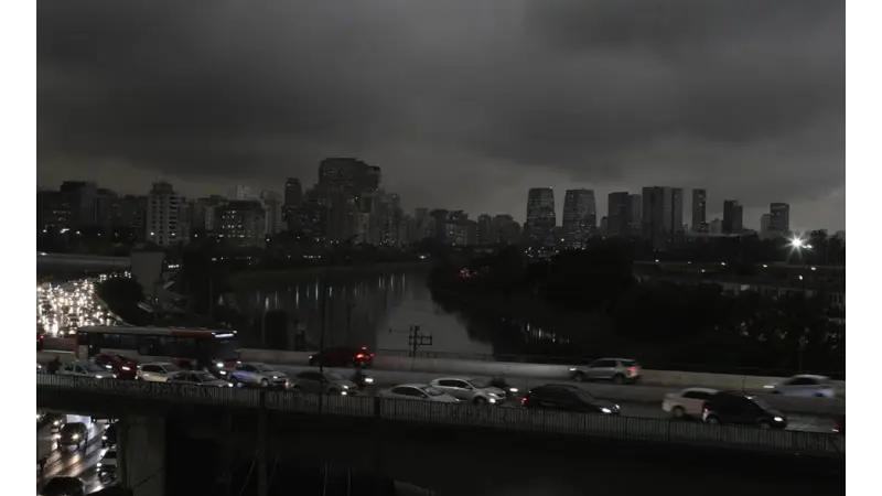 Afinal as queimadas foram responsáveis pela noite às 15h em São Paulo?