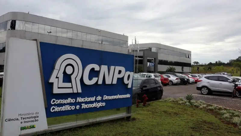 Apagão na ciência: Sem backup, servidor do CNPq queima e milhares de dados acadêmicos desaparecem