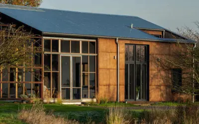 Arquitetos constroem casa sustentável de fibra de cannabis na Inglaterra