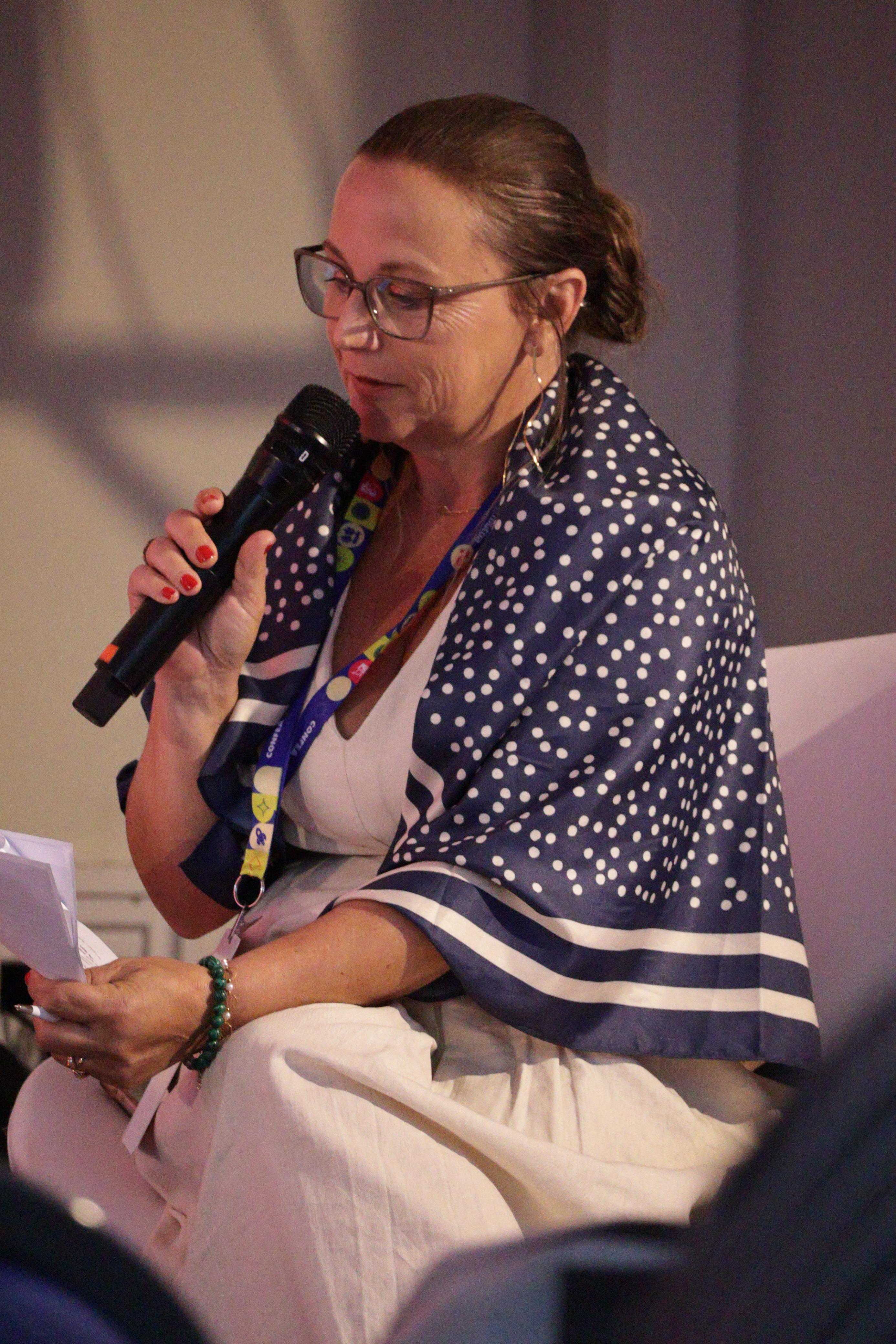 Elizangela Bortoluzzi: Coordenadora-adjunta da CCEEF, mediou o painel sobre o papel das florestas e da engenharia no enfrentamento dos desafios clim&aacute;ticos.