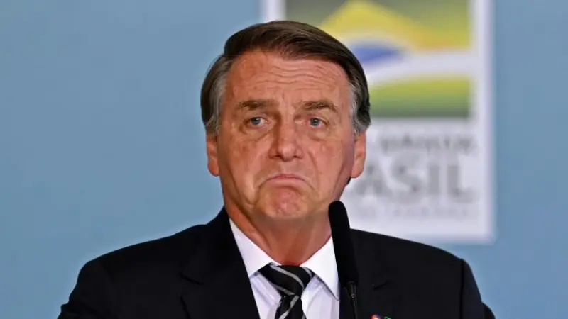 Bolsonaro diz que ‘obsessão’ de Biden pelo meio ambiente ‘atrapalha um pouquinho’