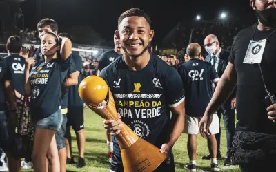 Copa de futebol sustentável entrega troféus de madeira certificada