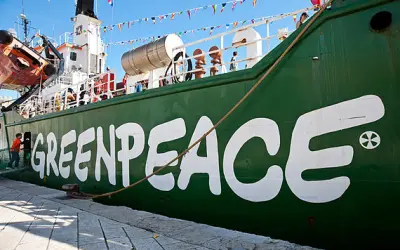Greenpeace impede entrada por 18 horas de navio com soja do Brasil