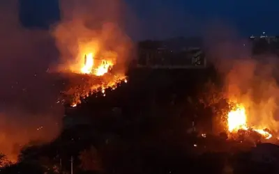 Incêndio florestal na Itália força moradores a evacuar