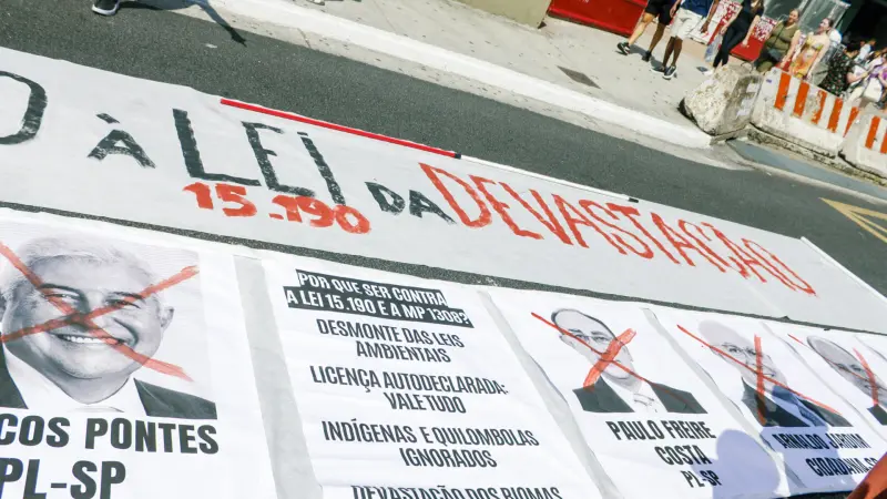 Ambientalistas protestam em todo o Brasil contra a Lei 15.190/2025, o “PL da Devastação”