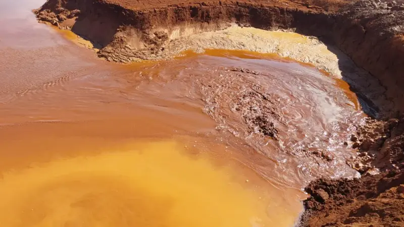 O que há na lama da chuva perto das áreas de mineração?