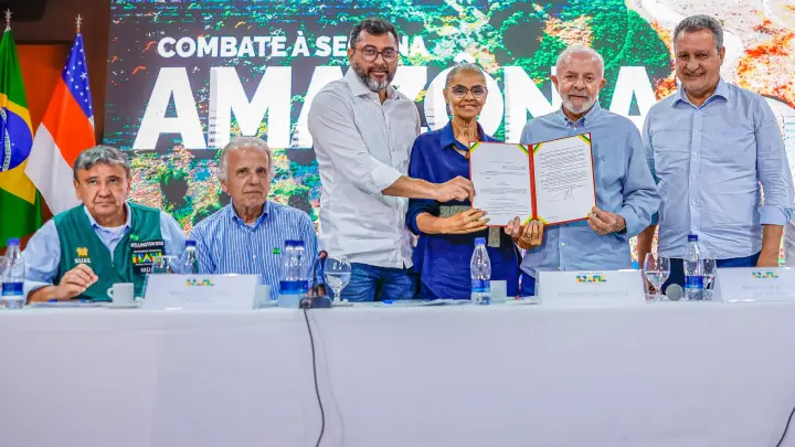 Presidente Lula anuncia criação da Autoridade Climática e defende sustentabilidade na pavimentação da BR-319 em Manaus